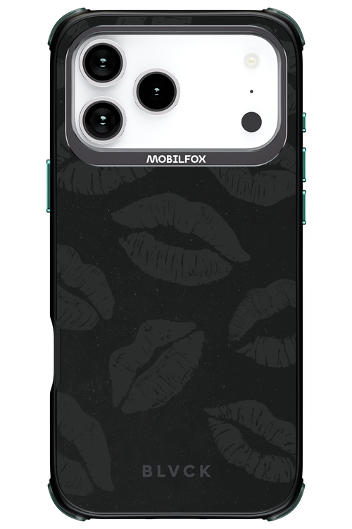 Dark Lips - Apple iPhone 17 Pro Max
