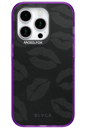 Dark Lips - Apple iPhone 15 Pro